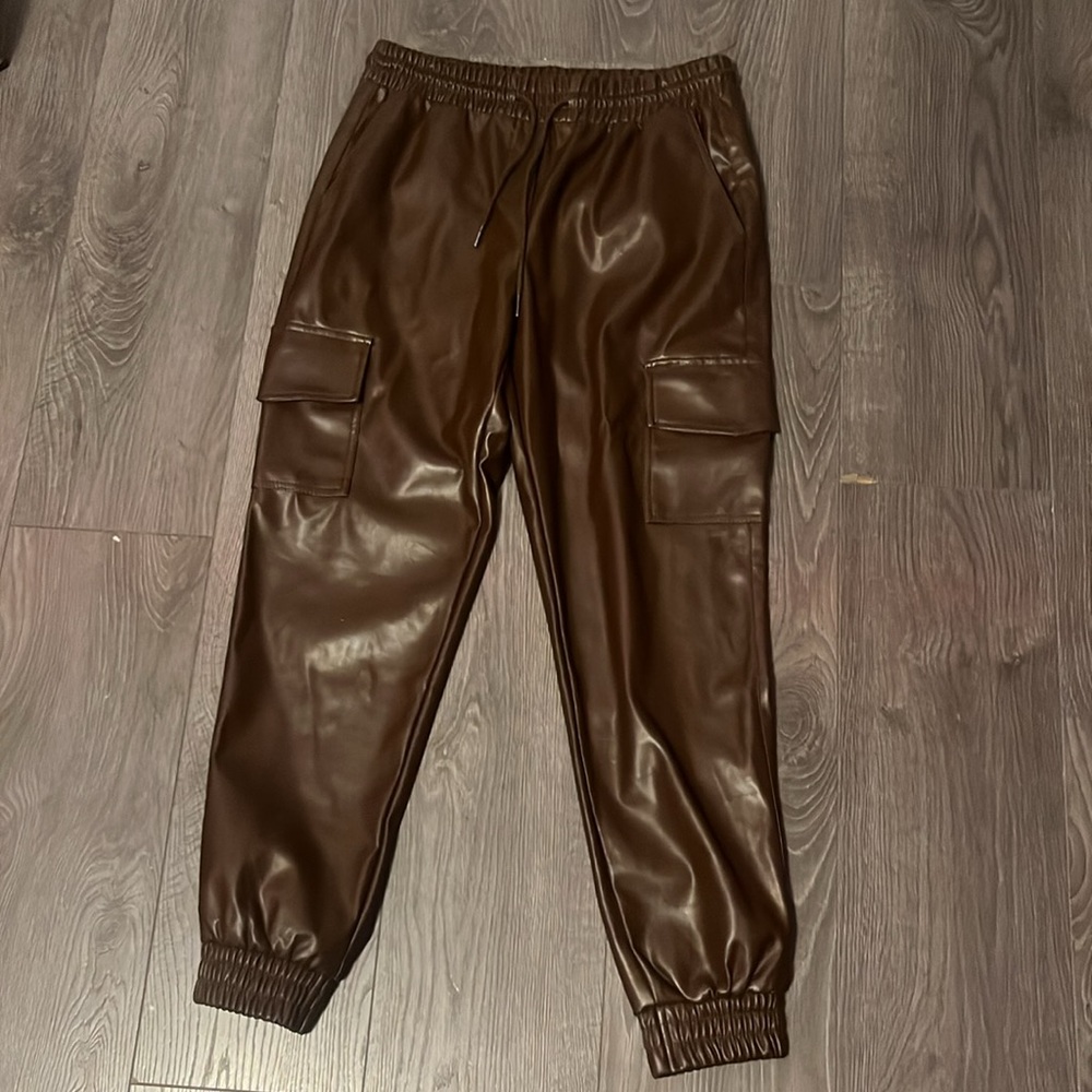 ☀️Brown faux leather cropped pants with elastic waist and drawstring